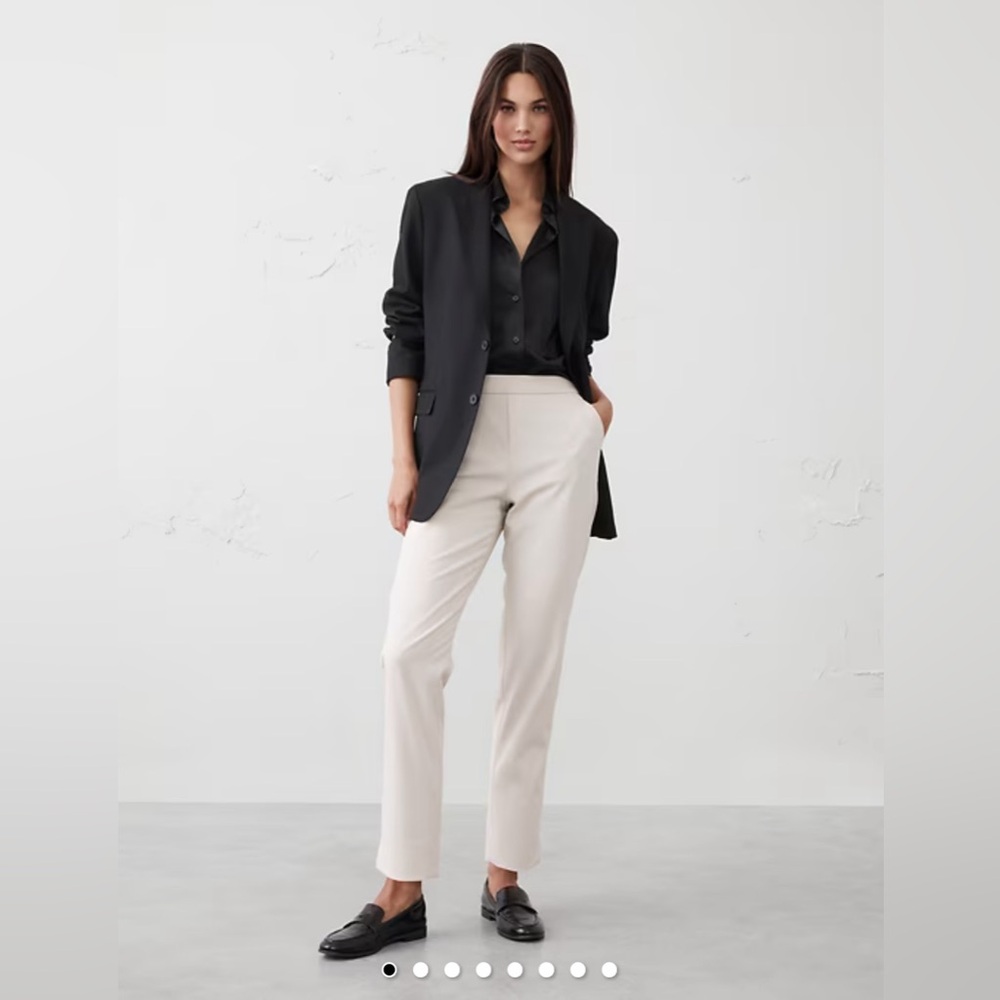 Banana Republic Factory HAYDEN TAPERED PANT in khaki. Size 8P